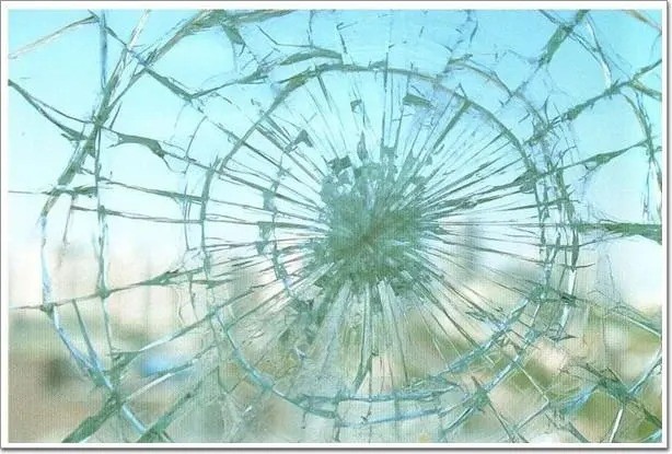 鋼化玻璃絕緣子自爆原因分析與判定